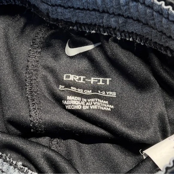 NIKE Boy Toddler 3 piece outfit 2T - Picture 4 of 10